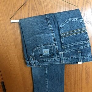 5 pairs of Cinch silver label jeans.